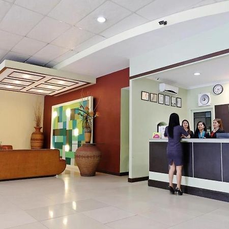 Holiday Spa Hotel Cebu Exterior foto
