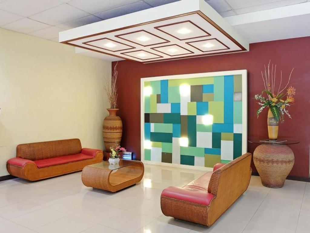 Holiday Spa Hotel Cebu Exterior foto