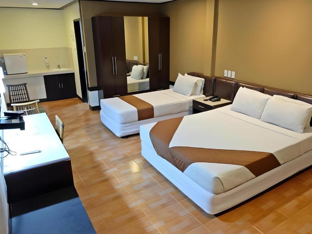 Holiday Spa Hotel Cebu Exterior foto