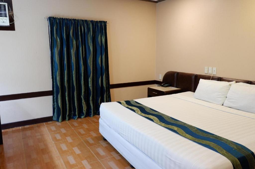 Holiday Spa Hotel Cebu Exterior foto
