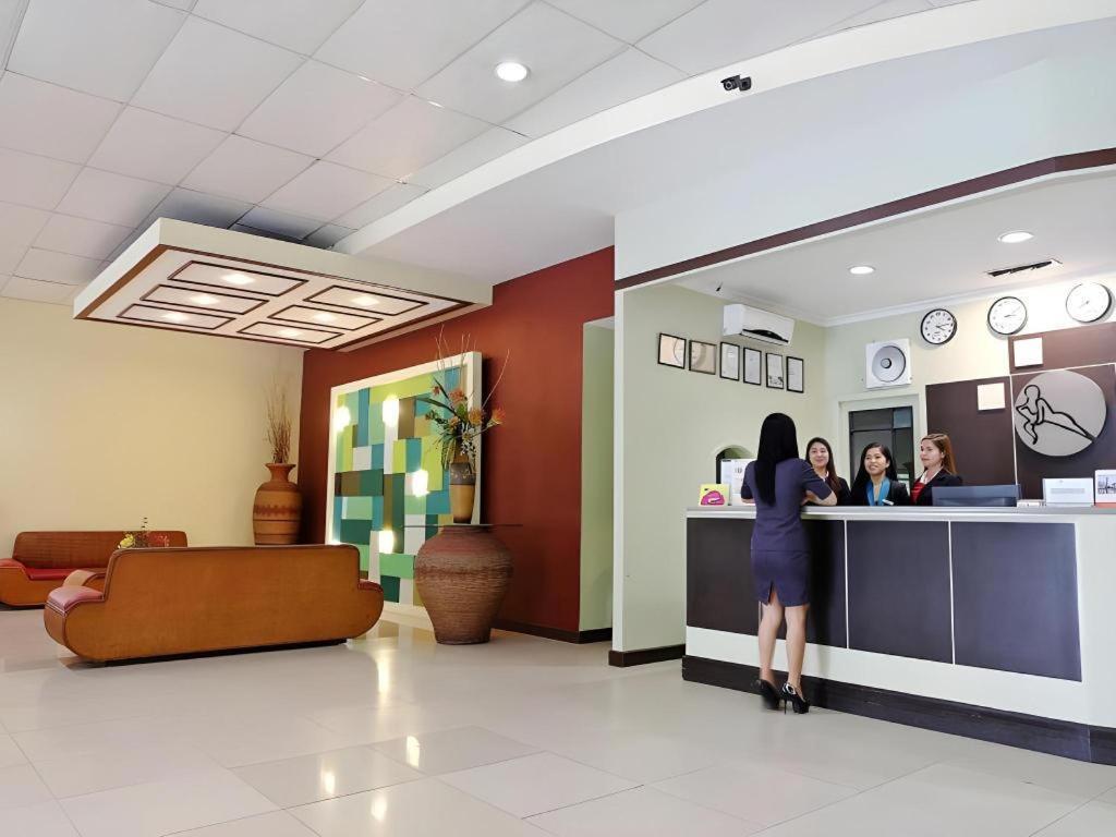 Holiday Spa Hotel Cebu Exterior foto