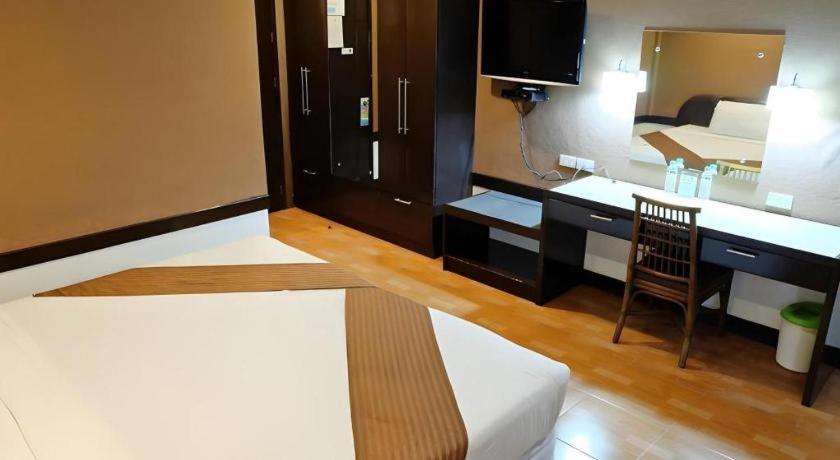 Holiday Spa Hotel Cebu Exterior foto