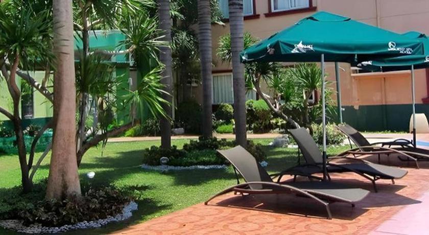 Holiday Spa Hotel Cebu Exterior foto